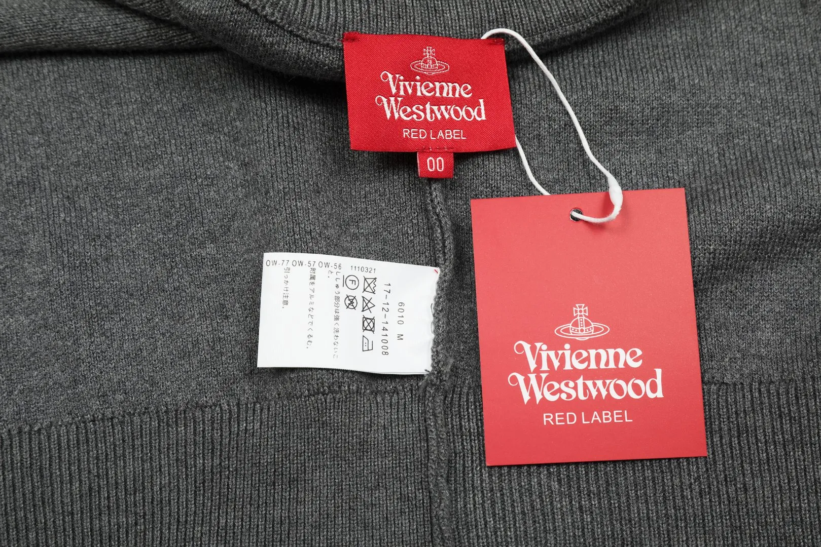 VIVI125 vivienne west wood Vivienne handsome college style wool metal button cardigan. The upper body is huge and beautiful. 🧩 15% merino cotton wool 85% wool blend 🧩Correct Italian🇮🇹100% wool washed wheat logo 🧩Original purchase, real model opening 🧩Original purchase records and comparison pictures can be provided. Order with confidence. 🧩Customized laser buttons, clean and clear text, completely restored, 🧩kill all Taobao 300+ versions in a flash, the purchasing quality is perfect, not a copywriter party, a real good product, the actual product far exceeds the budget. Size: S -M- L Color: navy blue gray